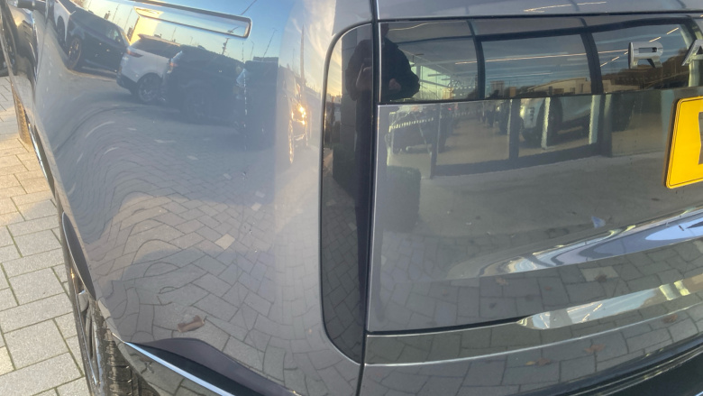 Land Rover Range Rover 3.0 D300 SE 4dr Auto Diesel Estate